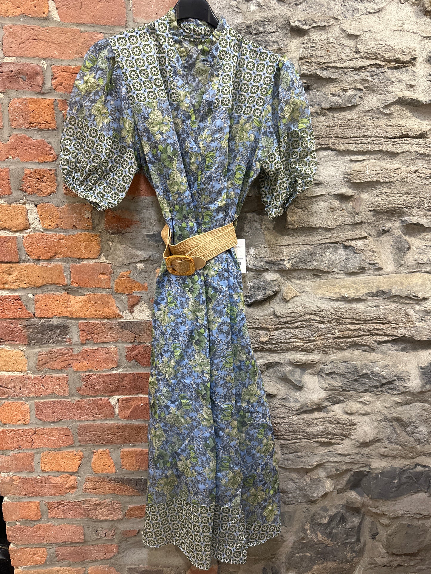 BR- 1837-Q72 Robe