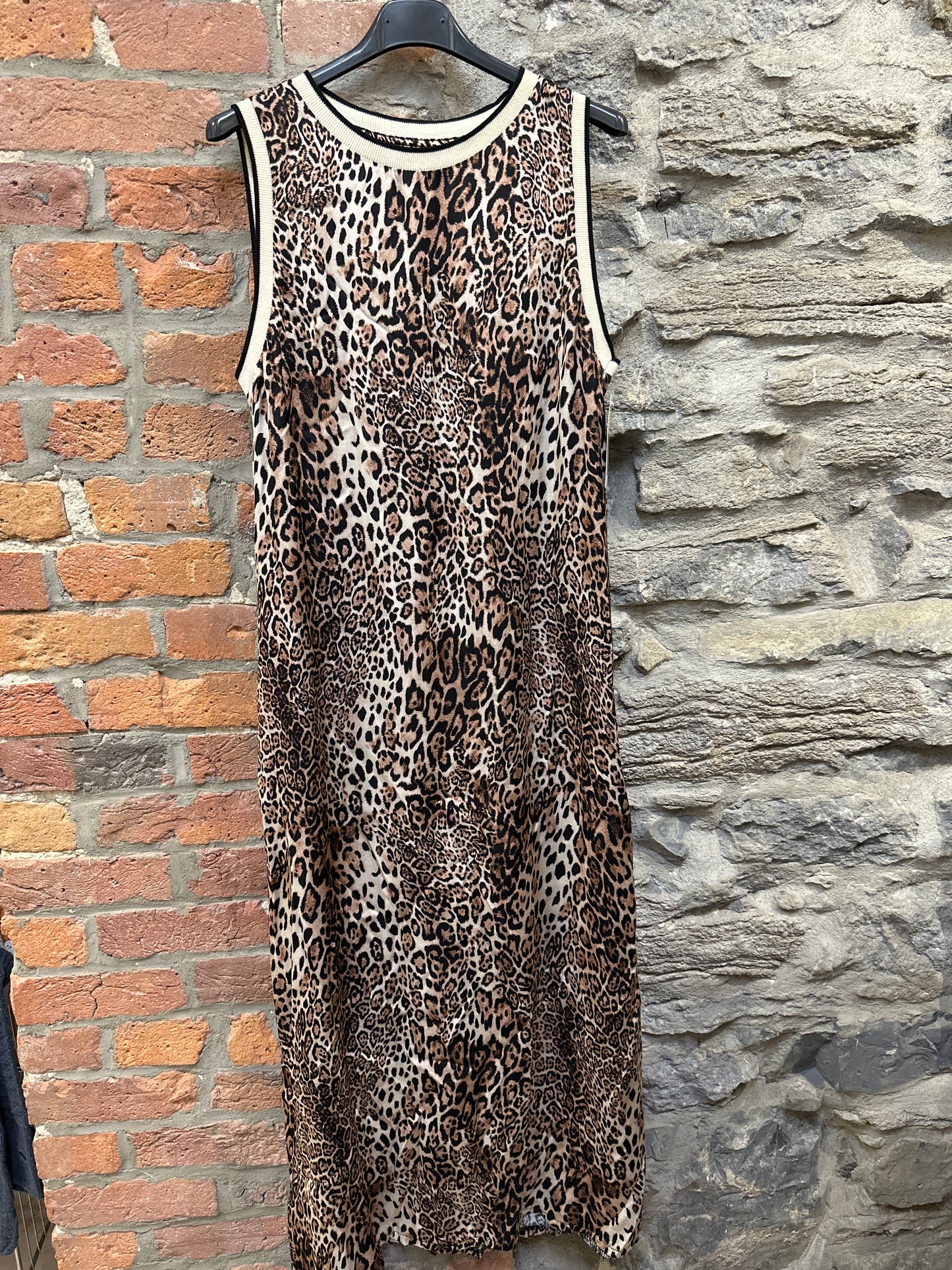 WC- 23045 Robe