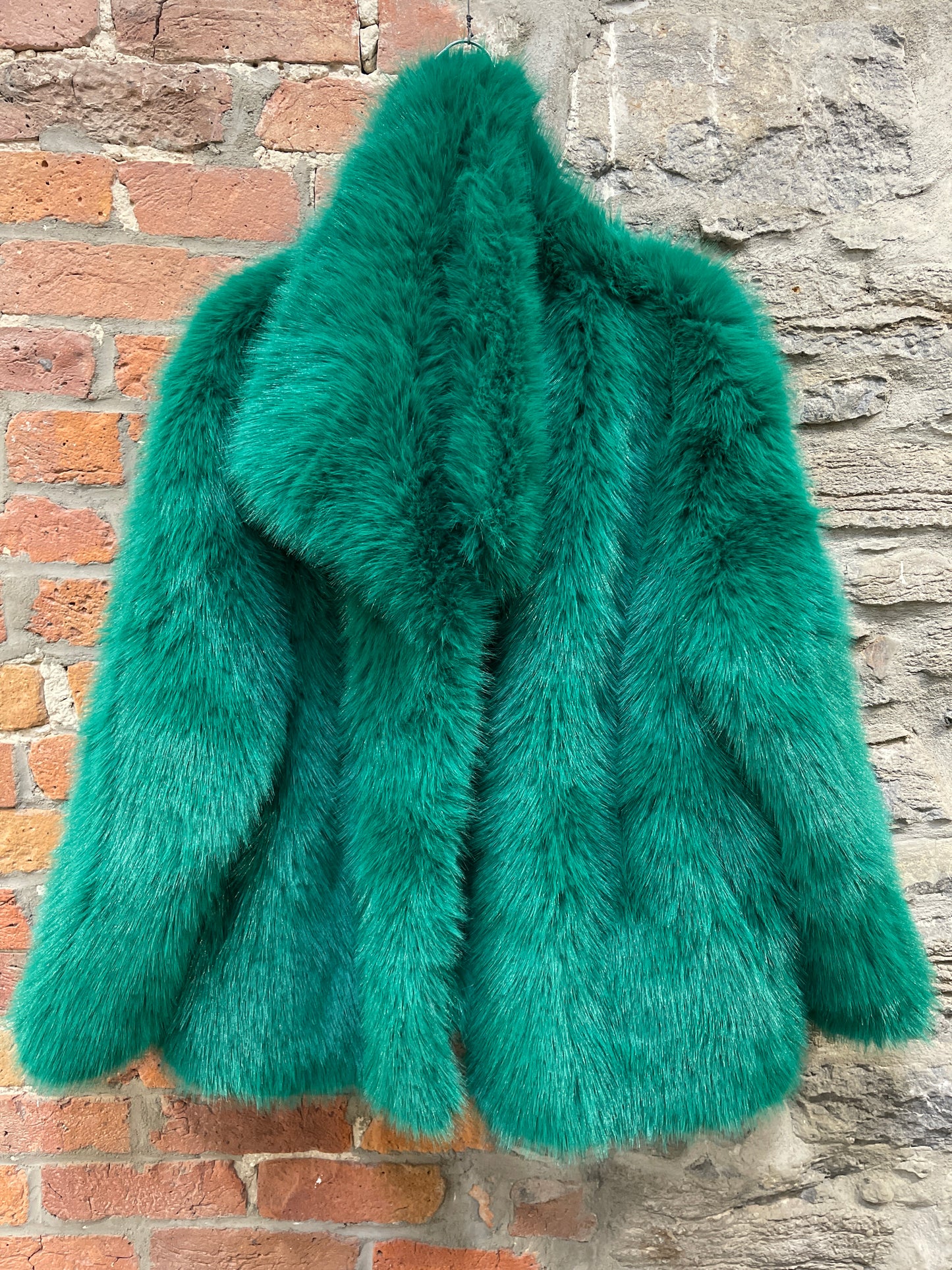 AL- Manteau en fausse fourrure à col rabattable