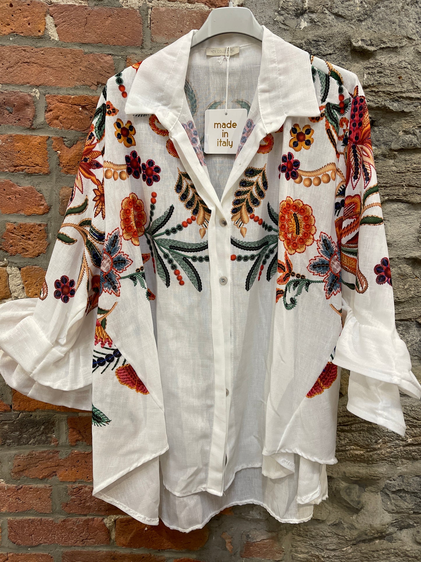 WEM- 8545 Chemise avec volant sur les manches