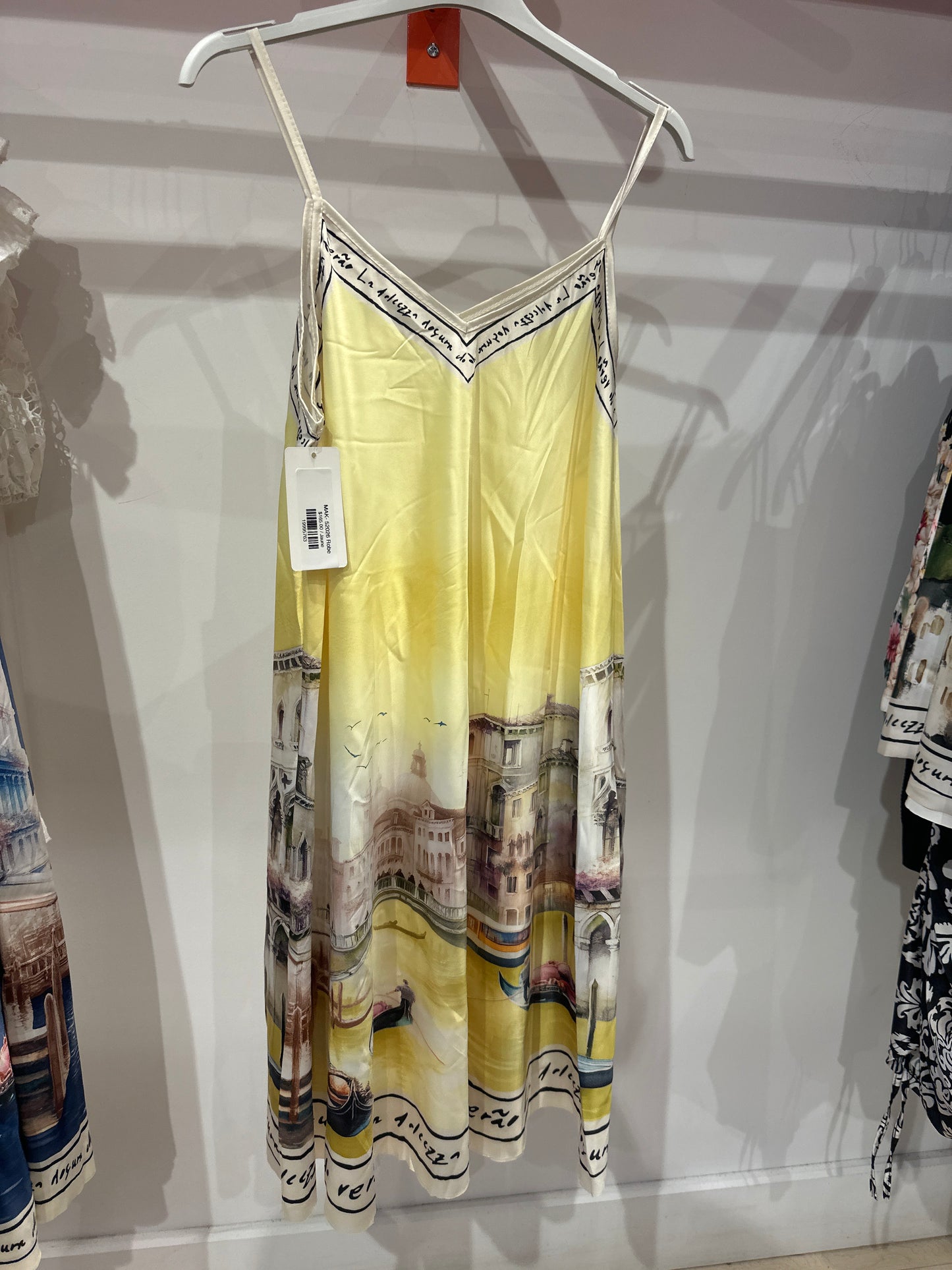 MAK- 52026 Robe