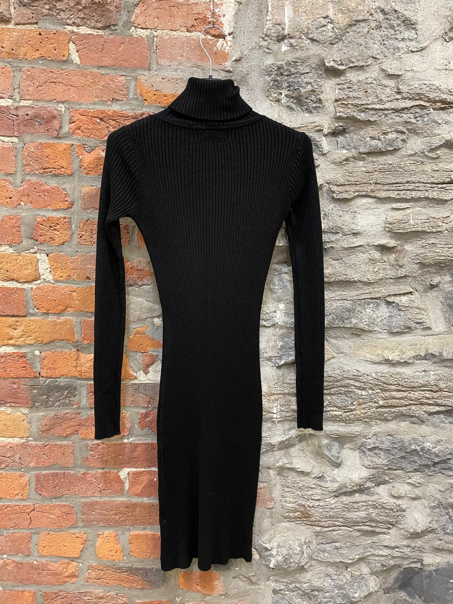 FR- 2090 Robe à Col Roulé
