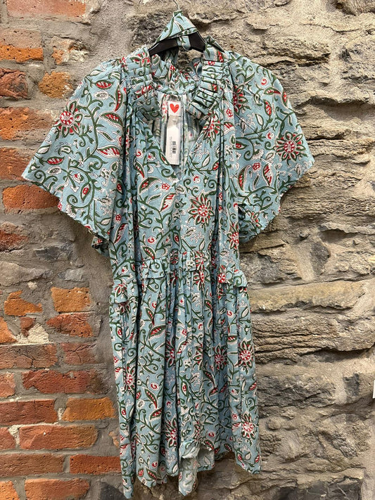 IN- Robe à manches courtes avec ceinture