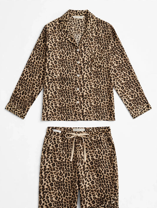 IN- Ensemble pyjama à manches longues en soie flat lay